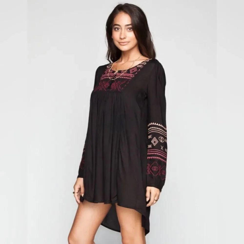 ✨HP✨Patrons Of Peace Embroidered Dress ✨